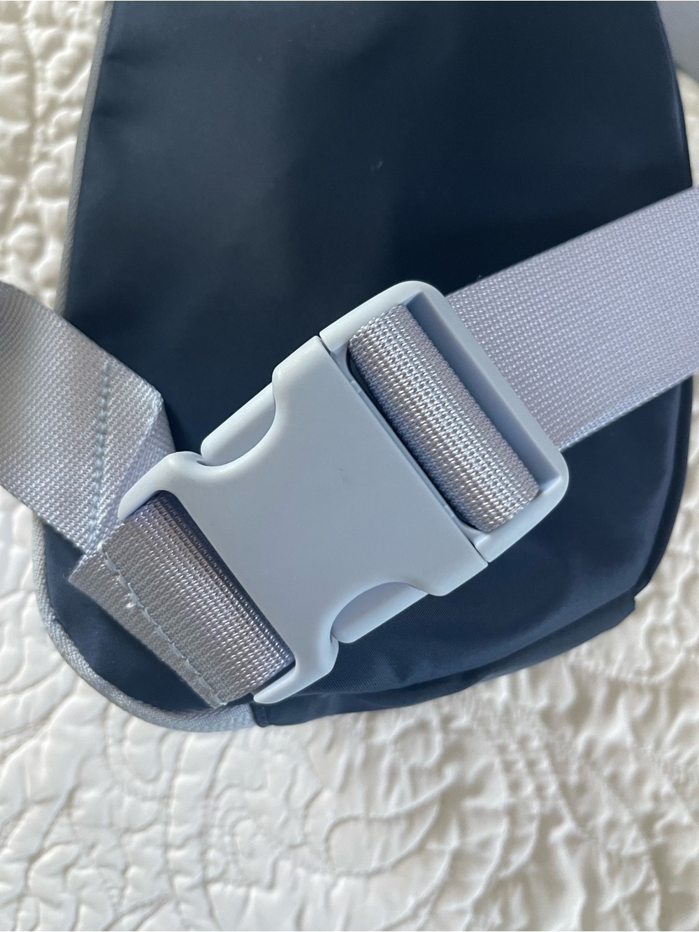 Lululemon All Day Essentials 2.5L Belt Bag/Crossbody Bag/Fanny Pack in Navy Blue - Picture 5 of 15